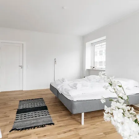 Apartment Large With 4 Balconies Next To The King's Garden *
