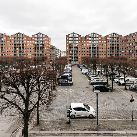 Large With 4 Balconies Next To The King's Garden *