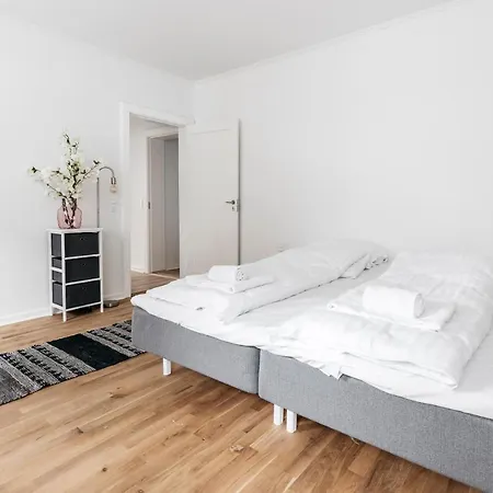 Large With 4 Balconies Next To The King's Garden *